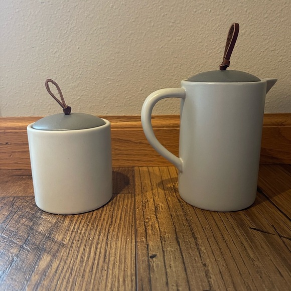 MARY & MARTHA Sugar & Creamer Set - Picture 2 of 10